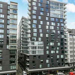 Pinnacles On Victoria St Apartment