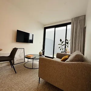 Stylish 2 Bedrooms Townhouse In With A Free Car Park Apartment